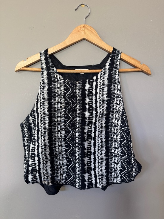 silence + noise Tops - Black & White Patterned Women's Cropped Tank Top
